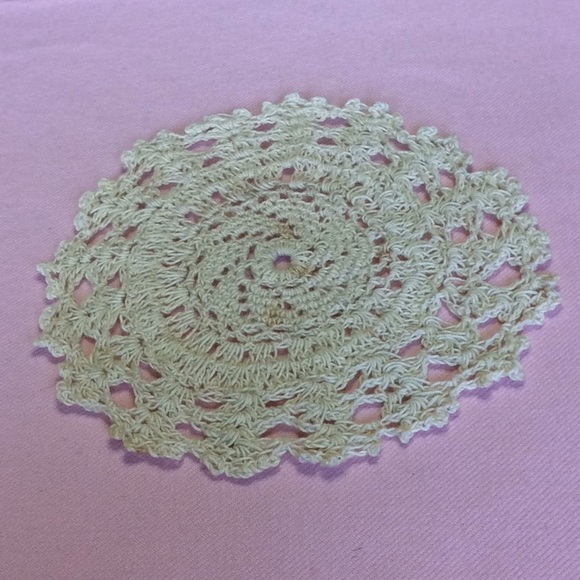 FINAL SALE PRICE 6 Pc Vintage Small Ivory Doily Set - Picture 9 of 14